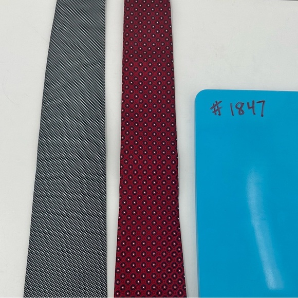 Tommy Hilfiger Silk Tie Bundle Red Blue Black Print Circles Geometric Shapes - Picture 7 of 7